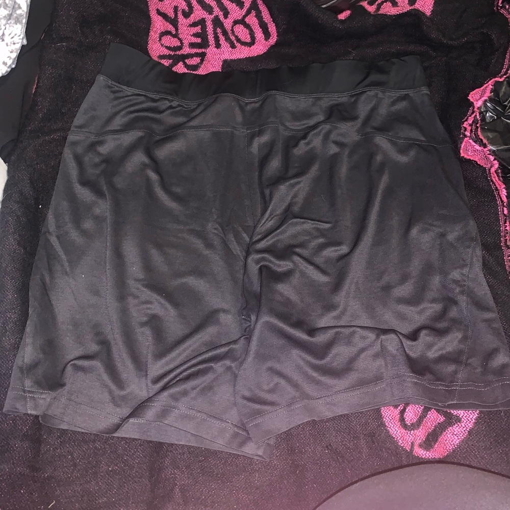 Athletic shorts - Picture 2 of 3